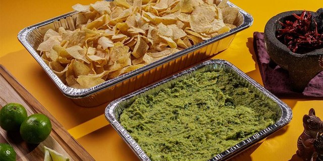 Small Pan of Chips & Guacamole