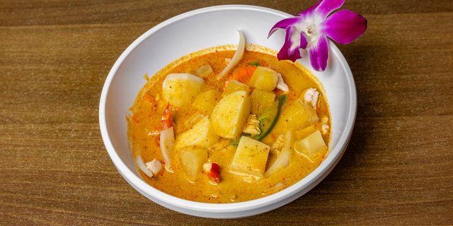 Yellow Curry Tray