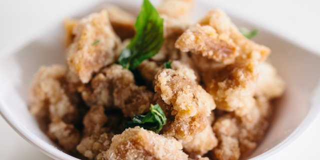 Crispy Basil Chicken Bites
