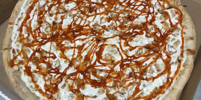 Chicken w/ Ranch & Hot Sauce Pizza