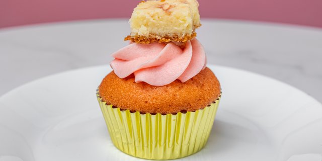 Dozen Strawberry Cheesecake Cupcakes