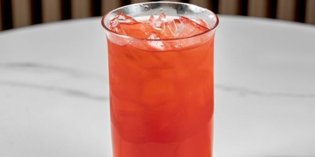 Iced Strawberry Oolong Tea
