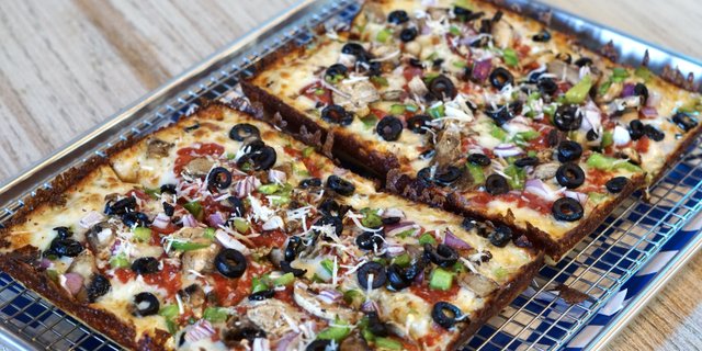 Large Eastern Market Pizza