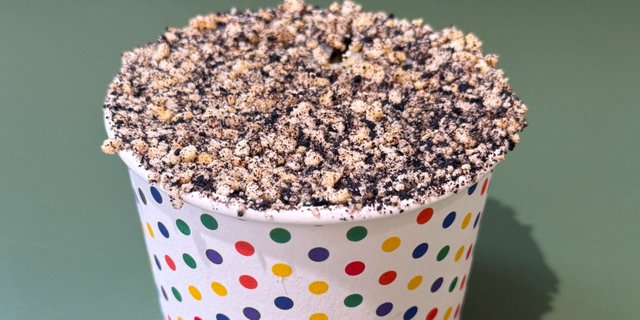 Cookie Crunch Rose Cake