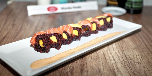 Mang In Black Black Rice Roll
