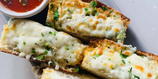 Cheesy Garlic Bread Platter