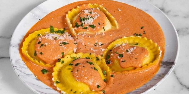 Cheese Ravioli w/ Vodka