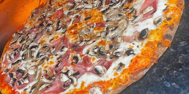 La Reine Pizza