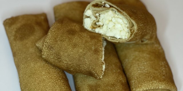 Crepes w/ Sweet Cottage Cheese Box
