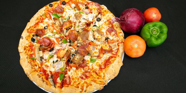 Supreme Deluxe Pizza