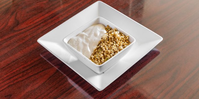 Yogurt & Granola