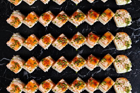 Sake Aburi Roll