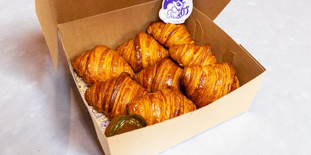 Classic Croissant Tray