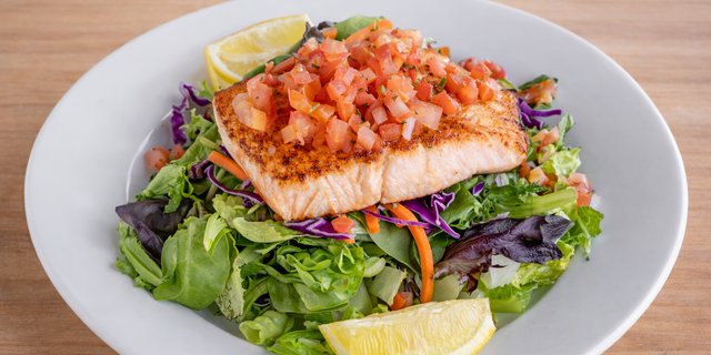 Grilled Salmon Salad