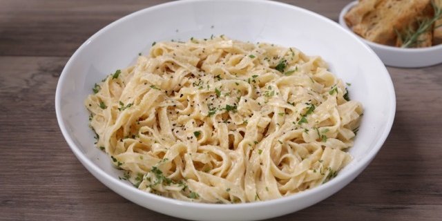 Fettuccine Alfredo Pasta