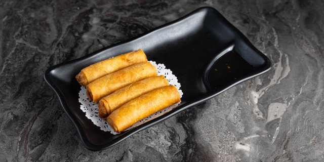 Crispy Vegetarian Egg Rolls