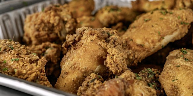 50 Bone-In Fried Chicken Wings