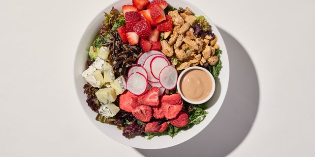 Strawberry Fields Salad (Tray)