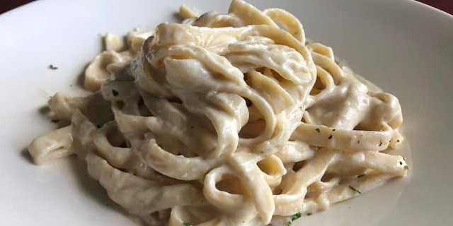 Fettuccine Alfredo w/ Chicken