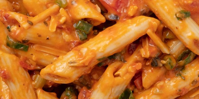 Tomato-Basil Pesto Pasta Salad
