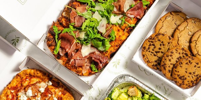 Medium Pizza (8-12 Guests)