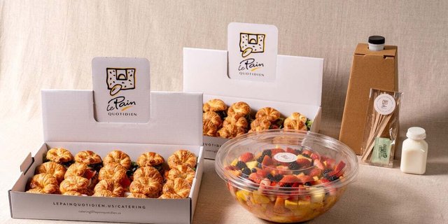 Mini Croissant Sandwiches & Fruit-Large