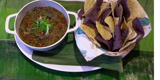 Laing With Chips