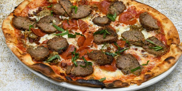 Meatzza Pizza