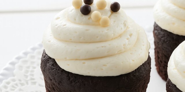 Chocolate Cupcake with Vanilla Frosting