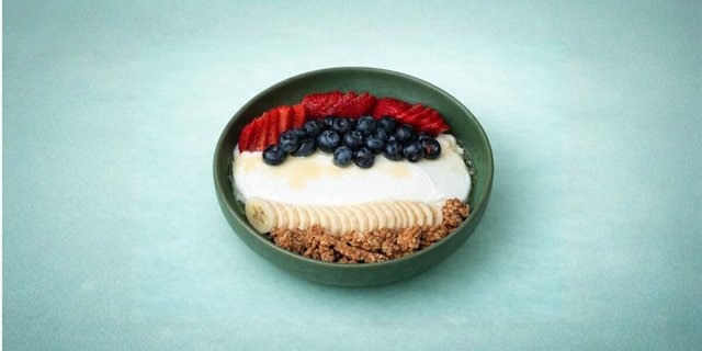 Granola & Yogurt Bowl