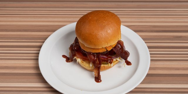 BBQ Bacon Ringer Burger