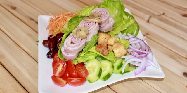 Antipasto Earth Blend Salad
