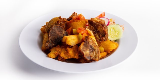 Yuca Frita con Chicharron