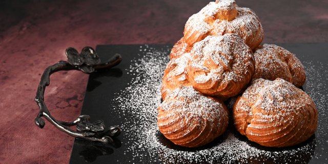 Raspberry Cream Puffs