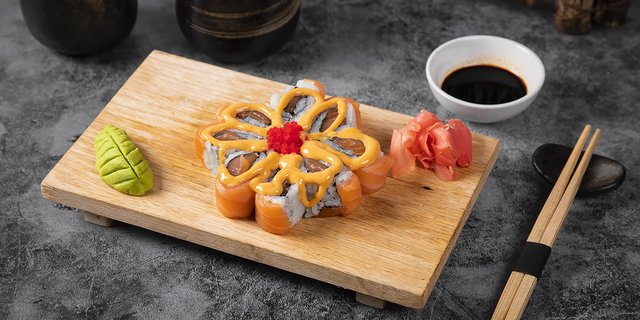 Salmon Lover Roll