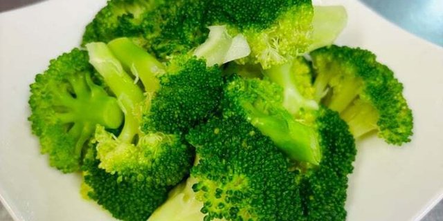 Steamed Broccoli Tray