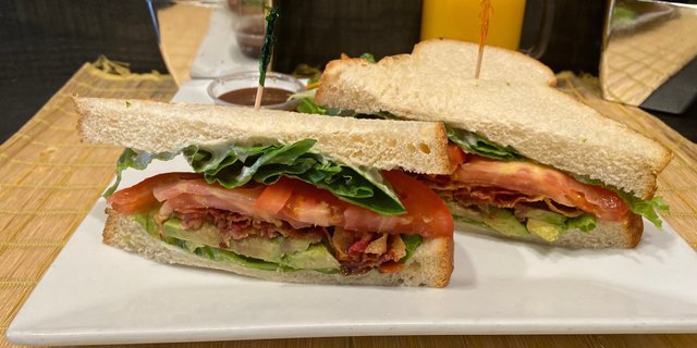 California BLT Sandwich