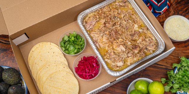 Cochinita Pibil Con Cebolla En Escabecha Tacos