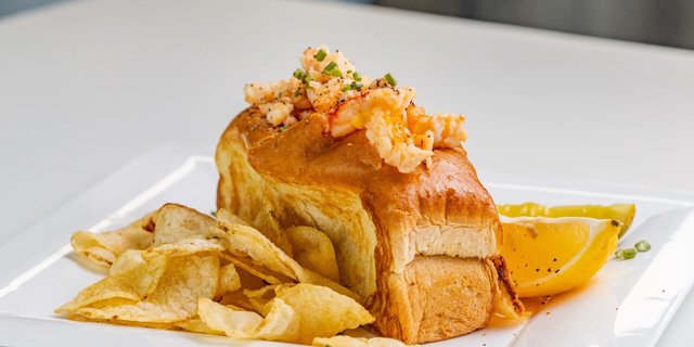 Garlic Lobster Fusion Roll