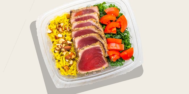 Seared Lemon Pepper Tuna Salad