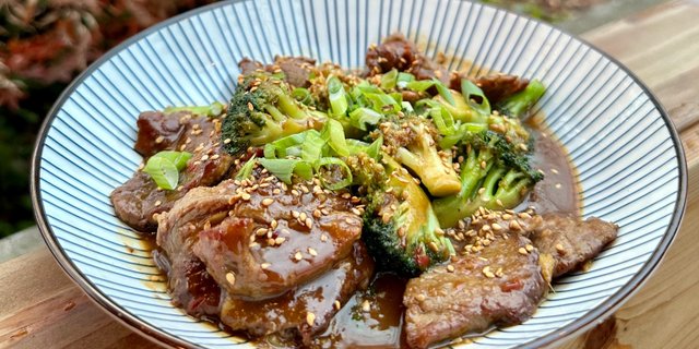 Beef & Broccoli
