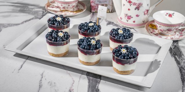 Lakon Half Dozen Blueberry Cheesecake