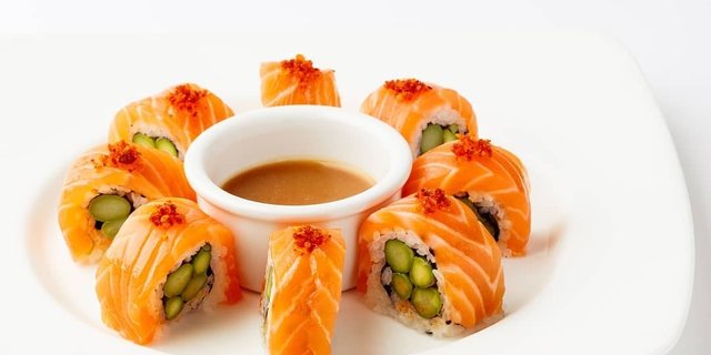Garlic Asparagus Salmon Roll