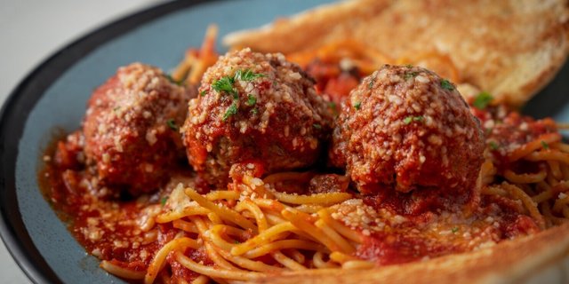 Spaghetti & Meatballs