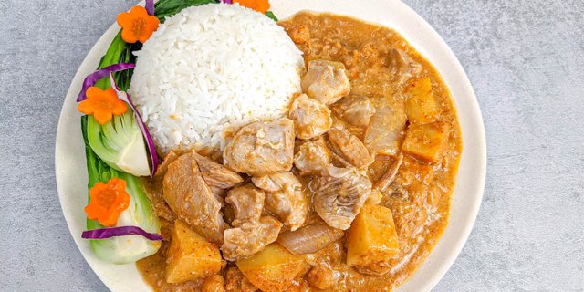 Chicken Massaman Curry w/ Rice Box