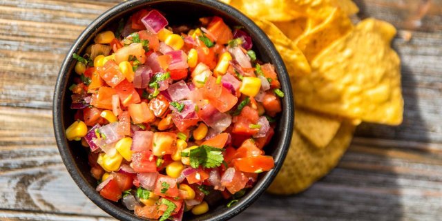 Pico De Gallo & Chips