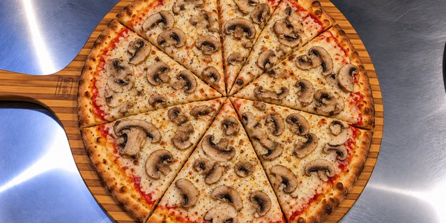 Gluten-Free Mushroom Pizza