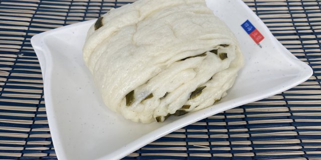 Onion Bun (花卷)