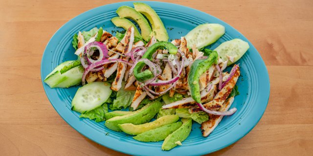 Grilled Chicken Salad / Ensalada de Pechuga de Pollo