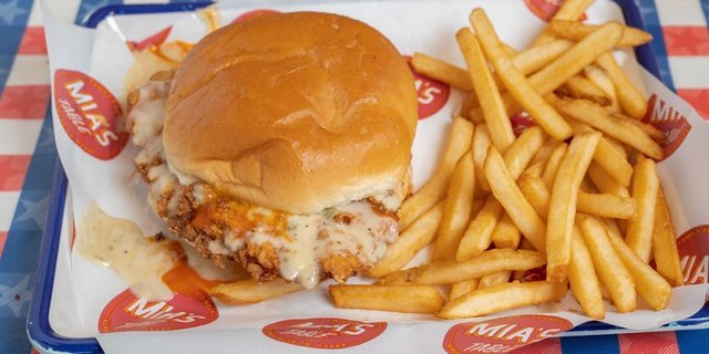 Nashville Hot Kickin' Chicken Sandwich Boxed Lunch